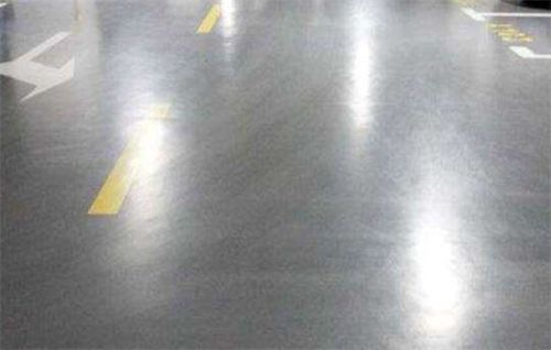 怎樣才能確保自己選的環(huán)氧地坪漆產(chǎn)品質(zhì)量是好的,其實聞聞就行